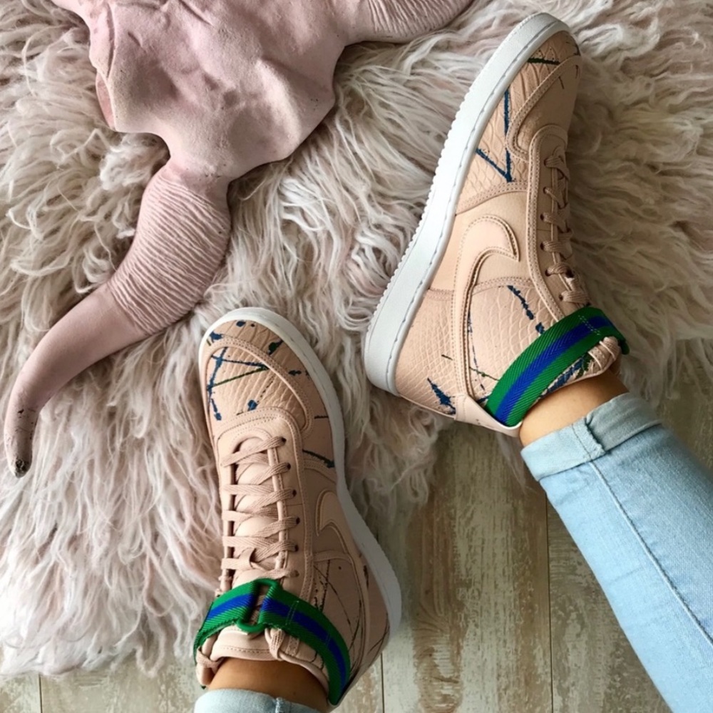 COPY - NWT NIKE vandal HI LX